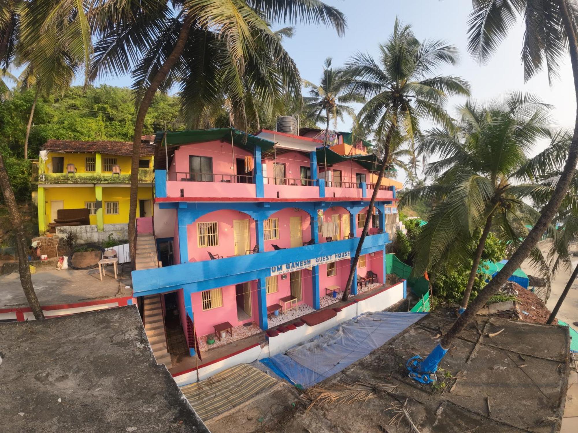 Om Ganesh Guest House Cliffside Arambol Eksteriør billede