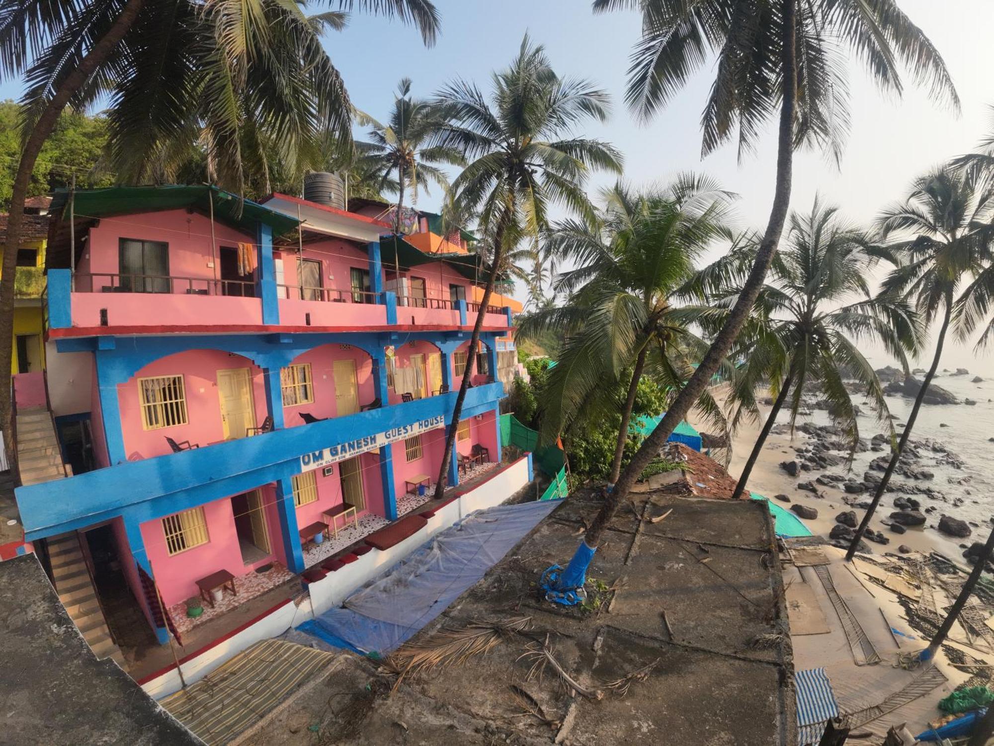 Om Ganesh Guest House Cliffside Arambol Eksteriør billede