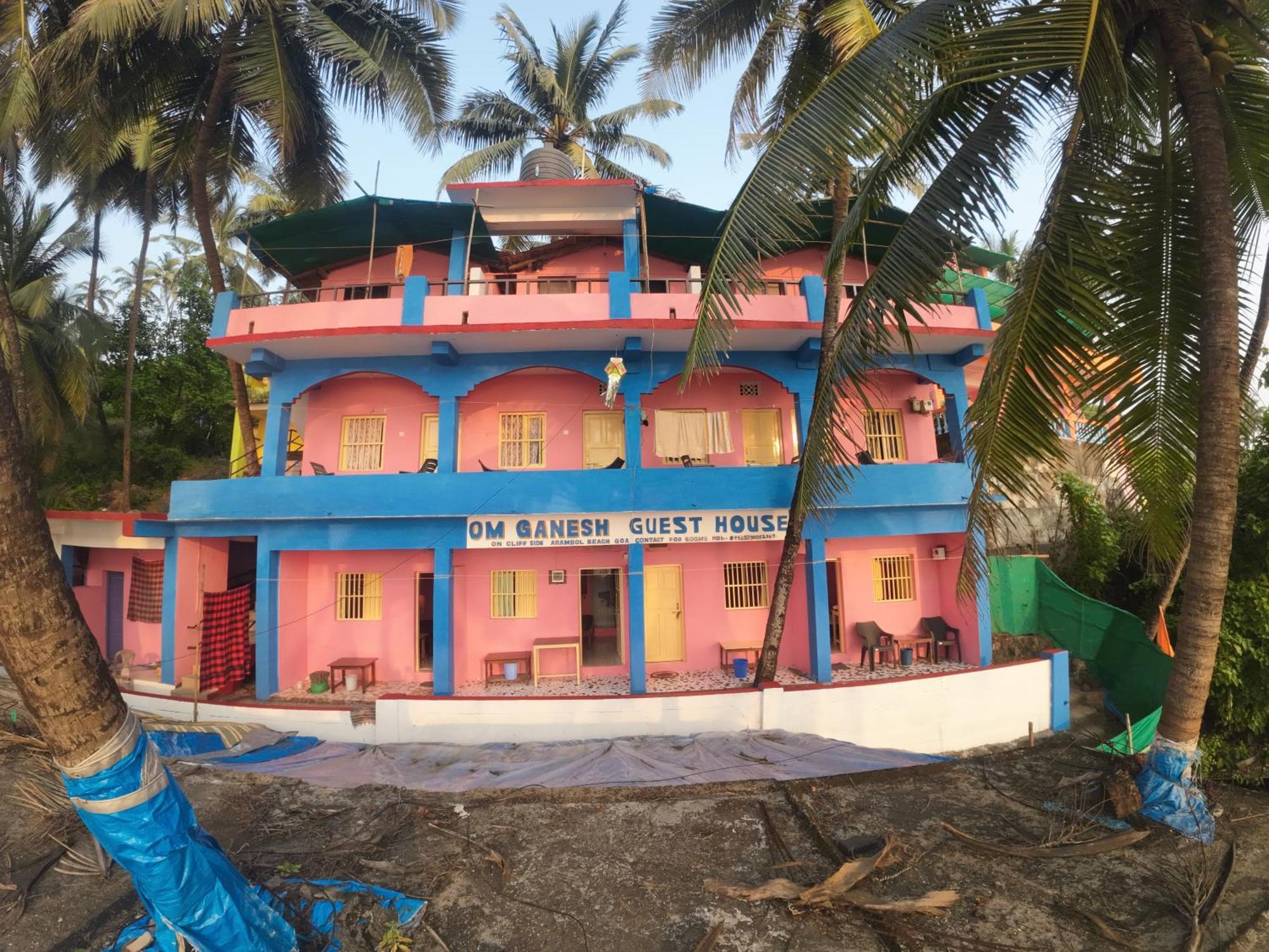 Om Ganesh Guest House Cliffside Arambol Eksteriør billede