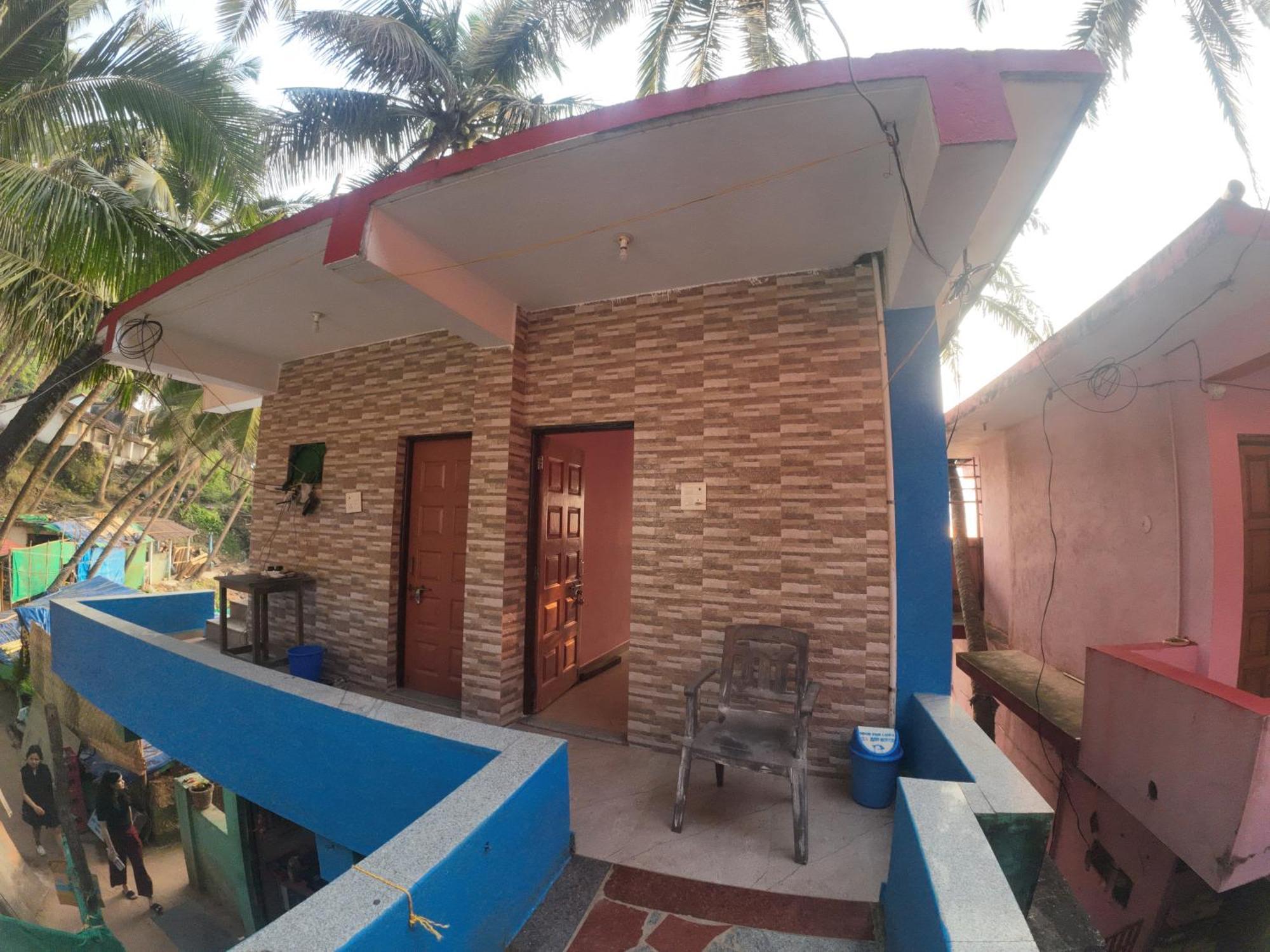 Om Ganesh Guest House Cliffside Arambol Eksteriør billede