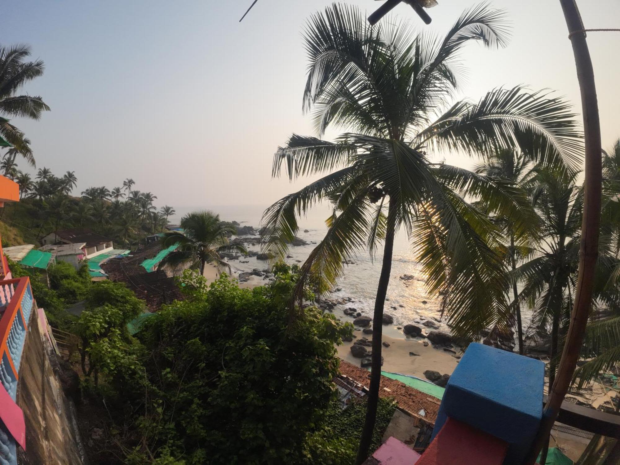 Om Ganesh Guest House Cliffside Arambol Eksteriør billede