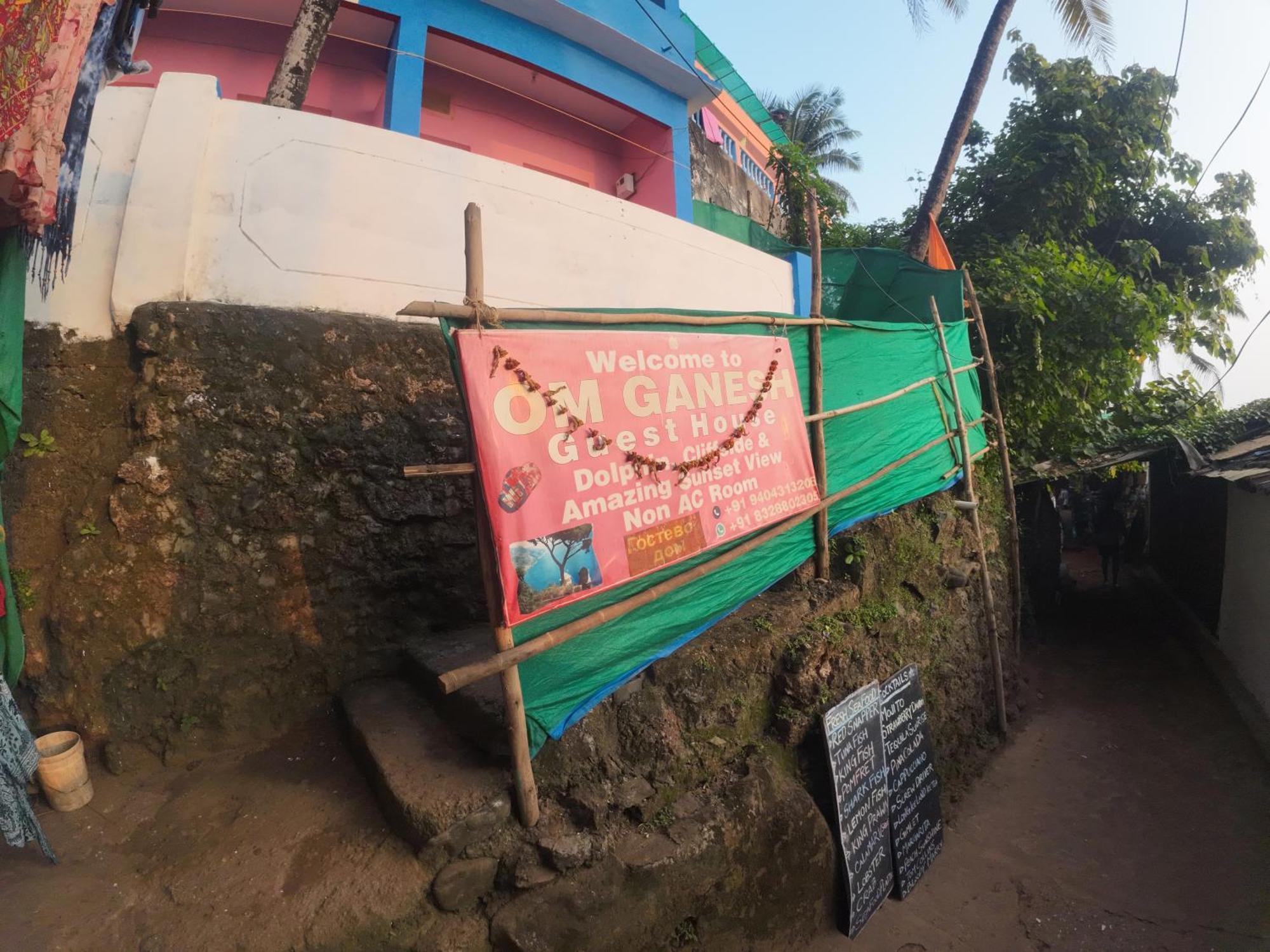 Om Ganesh Guest House Cliffside Arambol Eksteriør billede