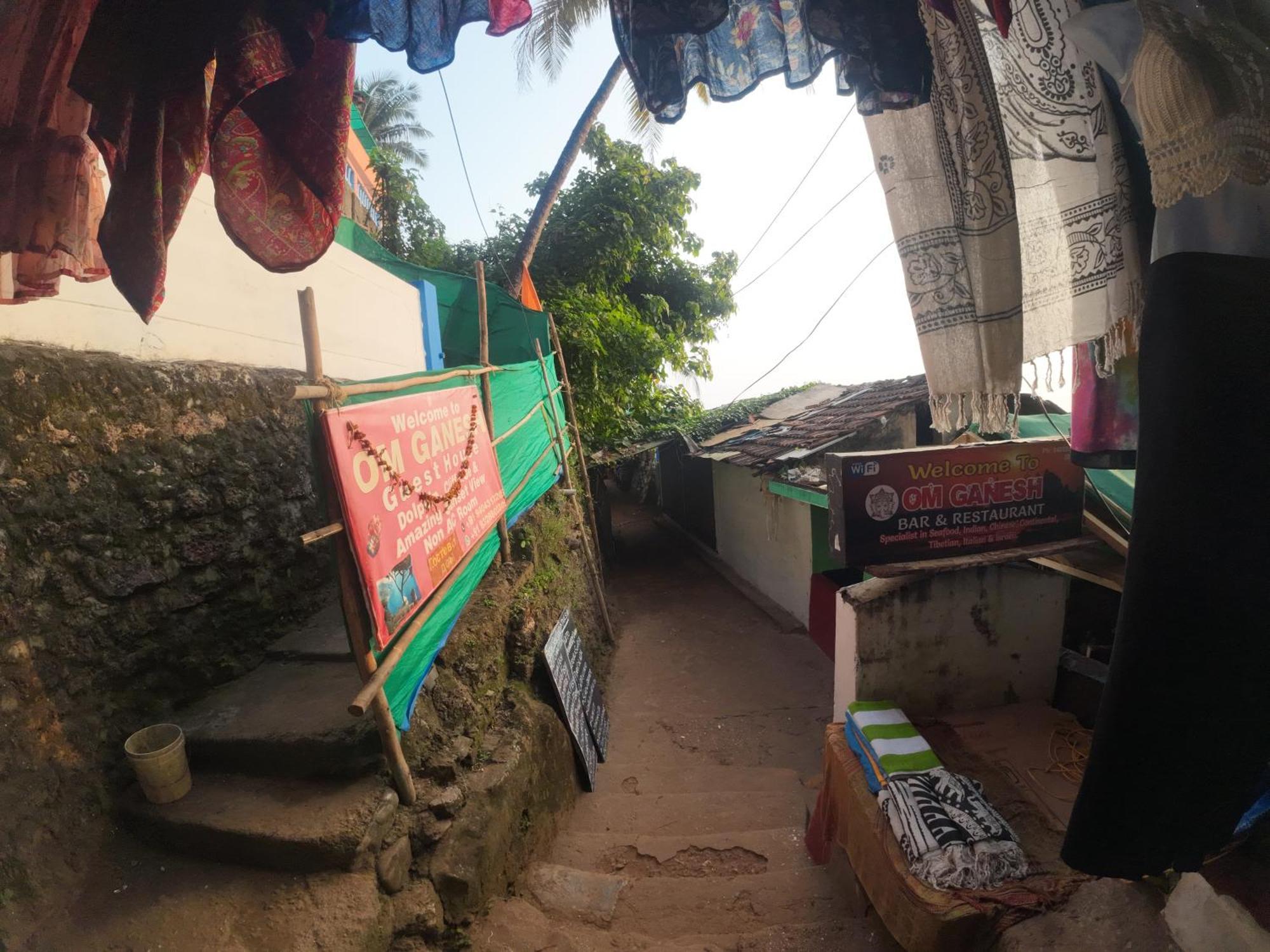 Om Ganesh Guest House Cliffside Arambol Eksteriør billede