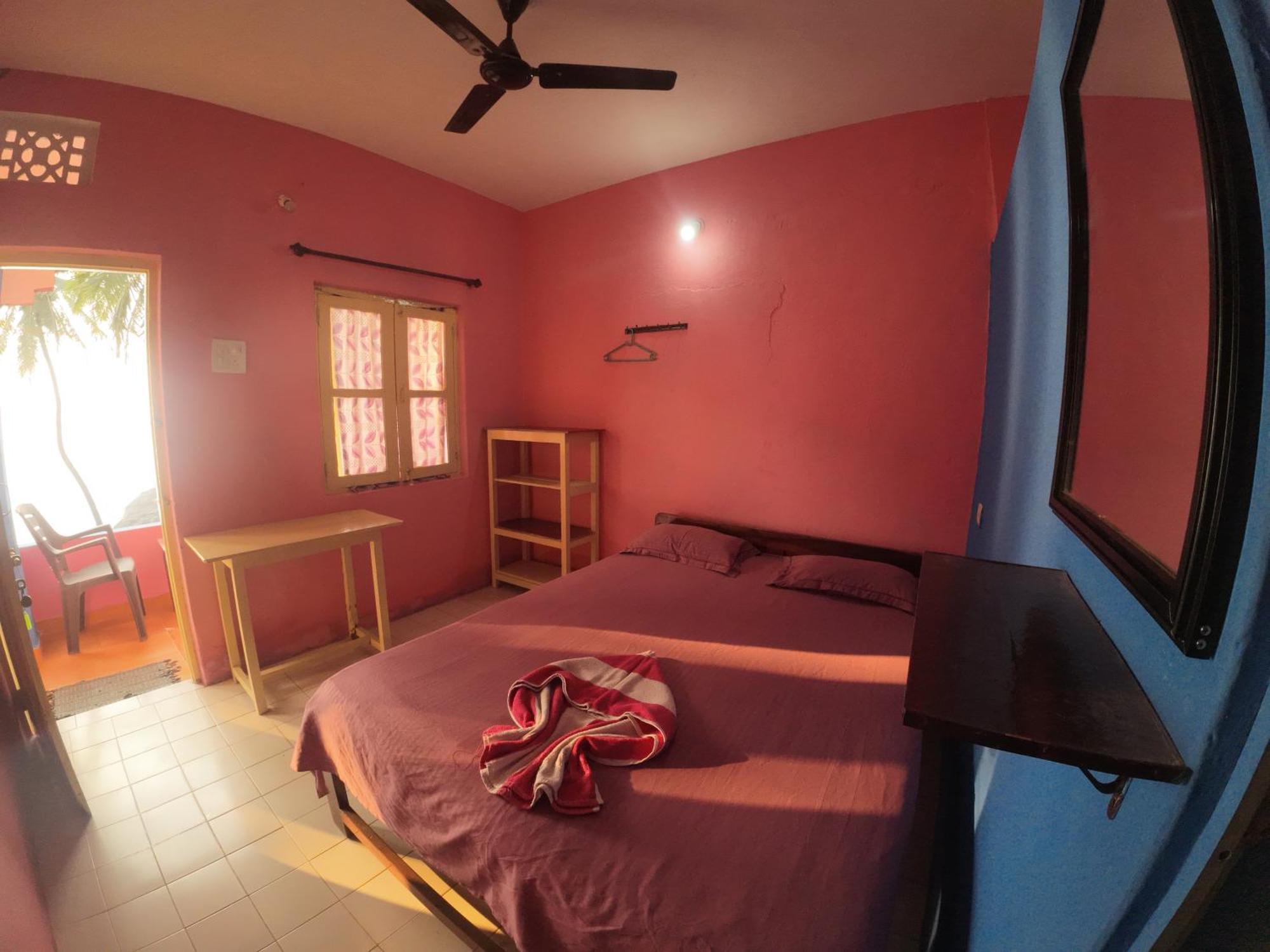 Om Ganesh Guest House Cliffside Arambol Eksteriør billede