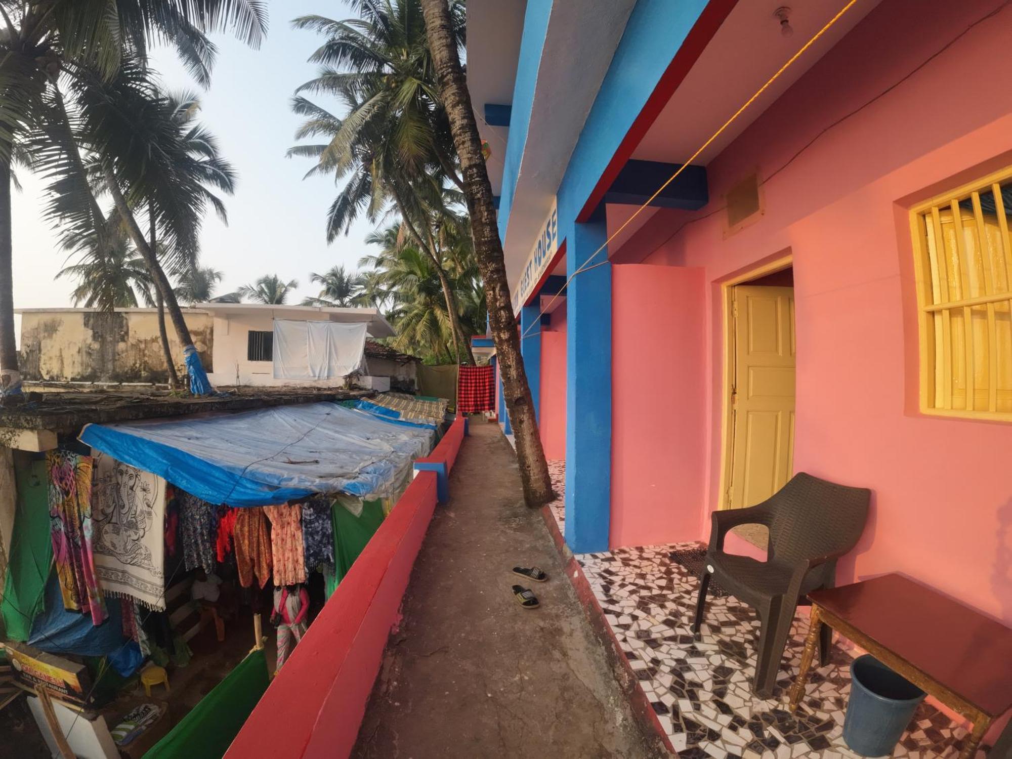 Om Ganesh Guest House Cliffside Arambol Eksteriør billede