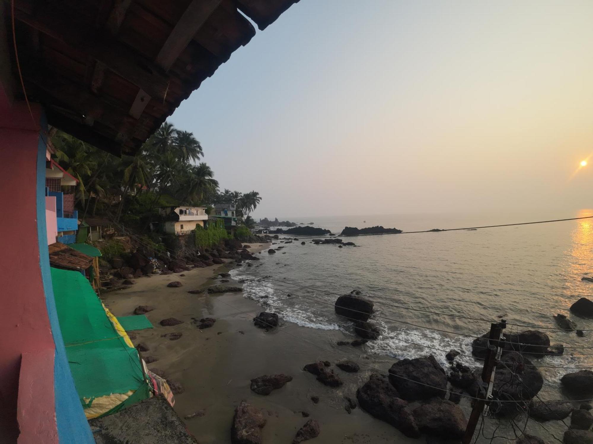 Om Ganesh Guest House Cliffside Arambol Eksteriør billede