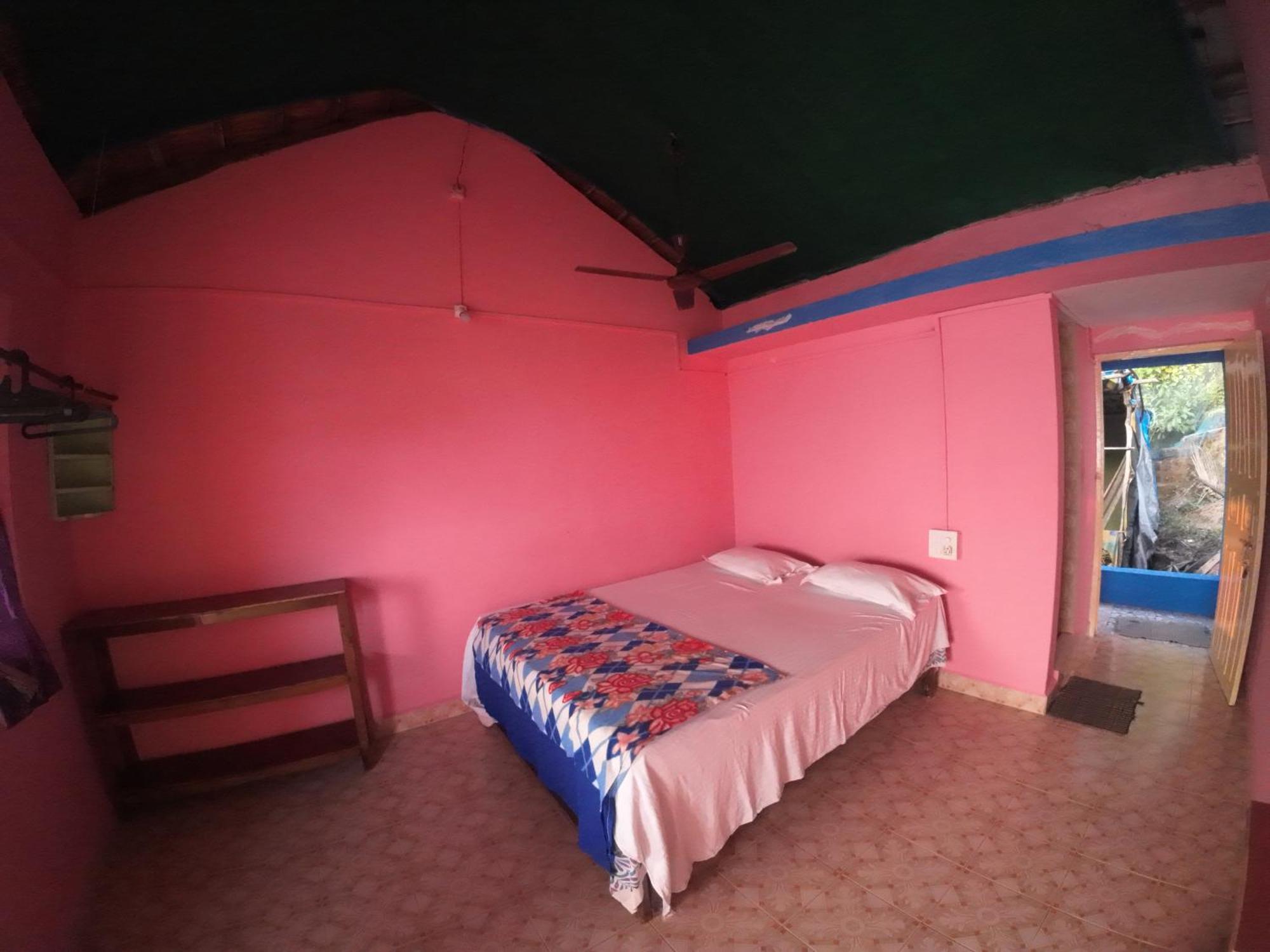 Om Ganesh Guest House Cliffside Arambol Eksteriør billede