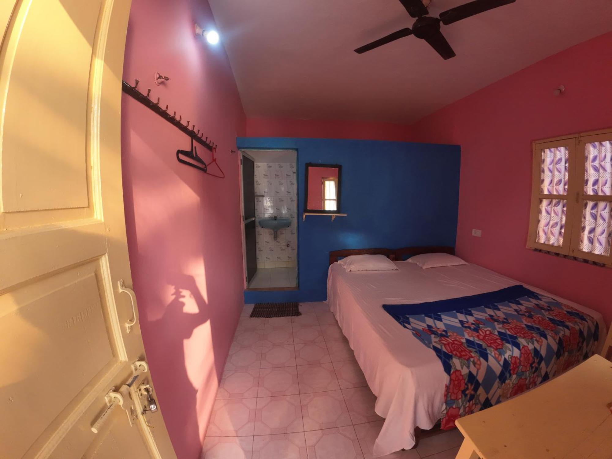 Om Ganesh Guest House Cliffside Arambol Eksteriør billede