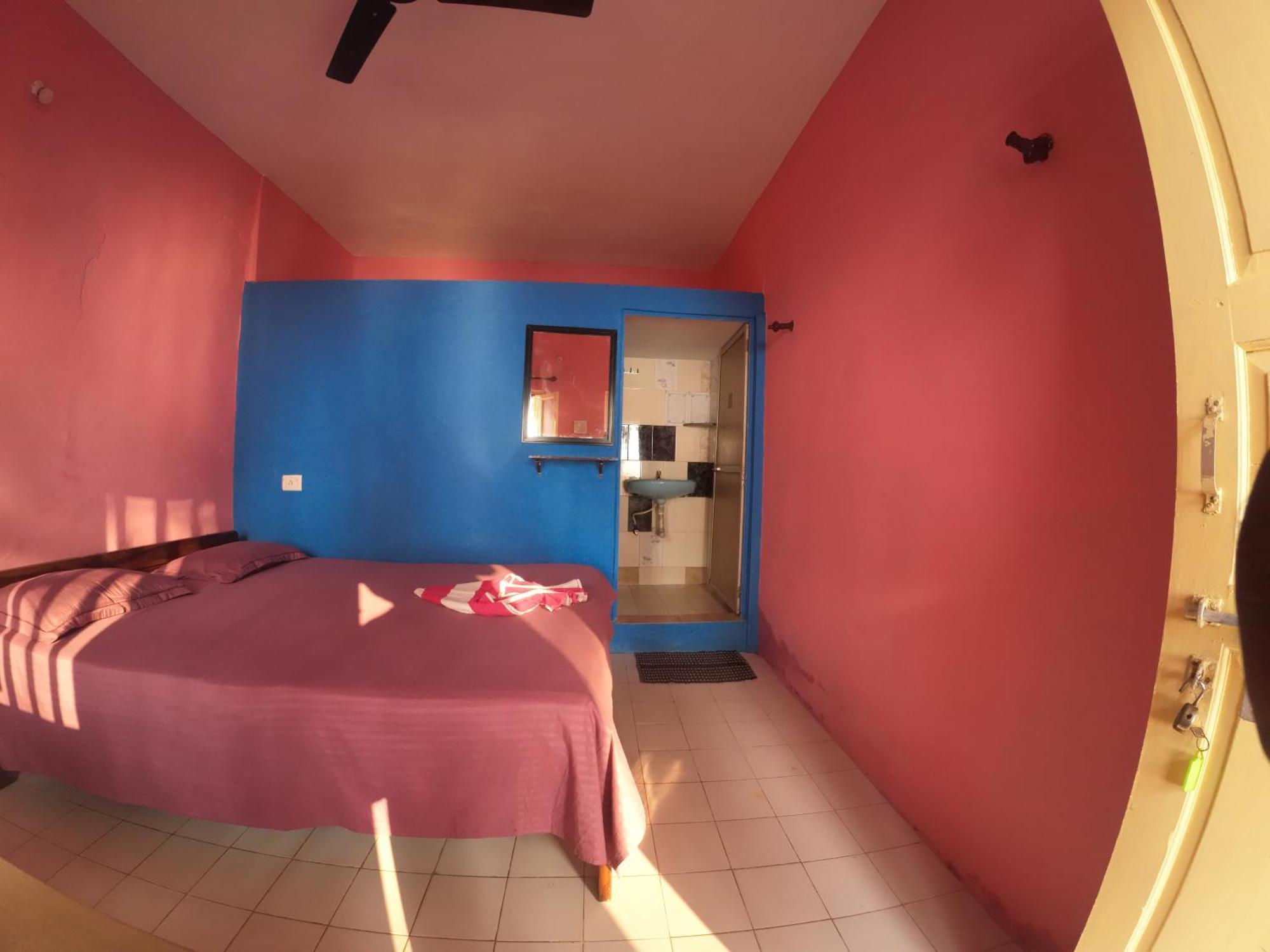 Om Ganesh Guest House Cliffside Arambol Eksteriør billede