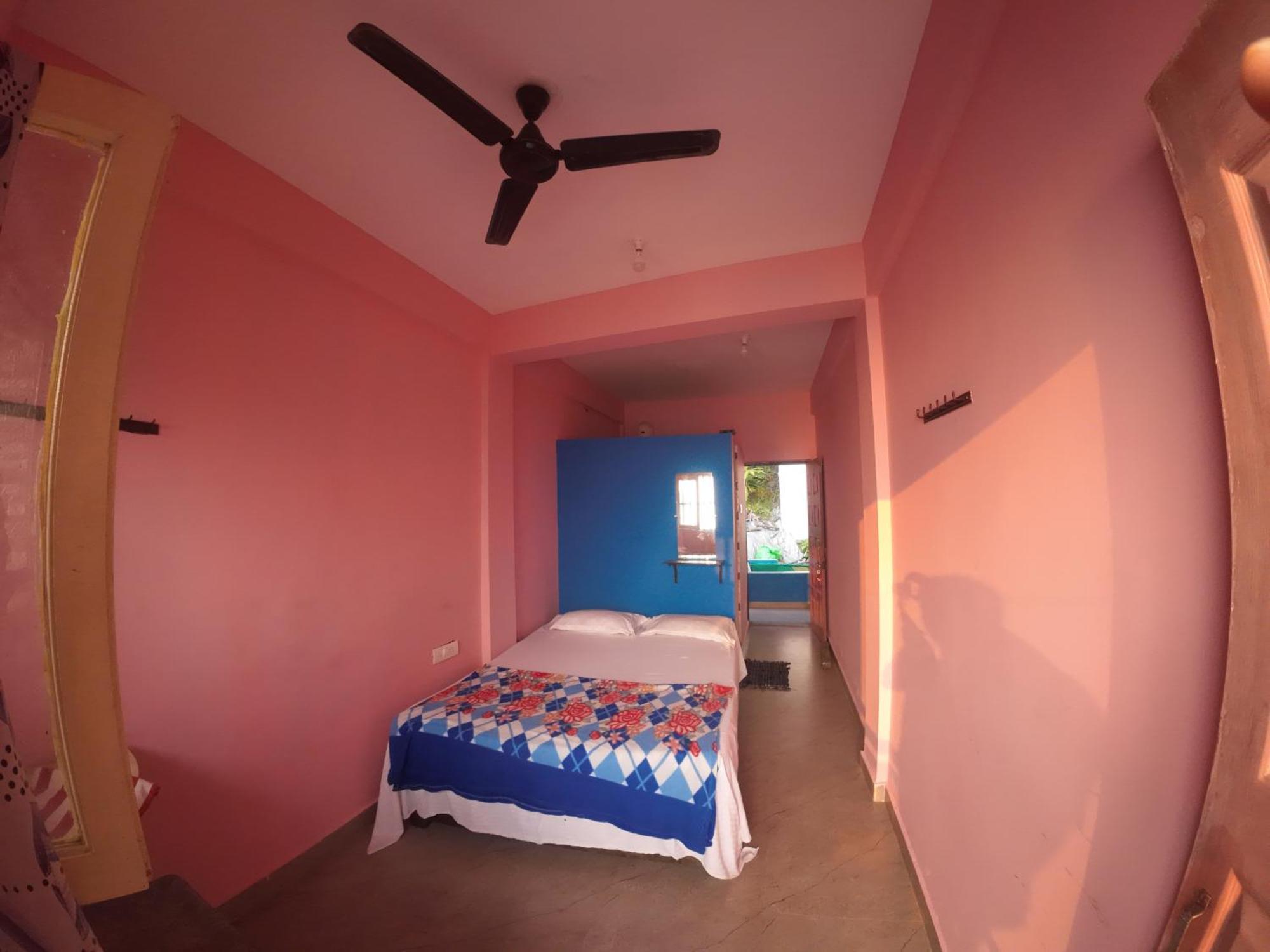 Om Ganesh Guest House Cliffside Arambol Eksteriør billede