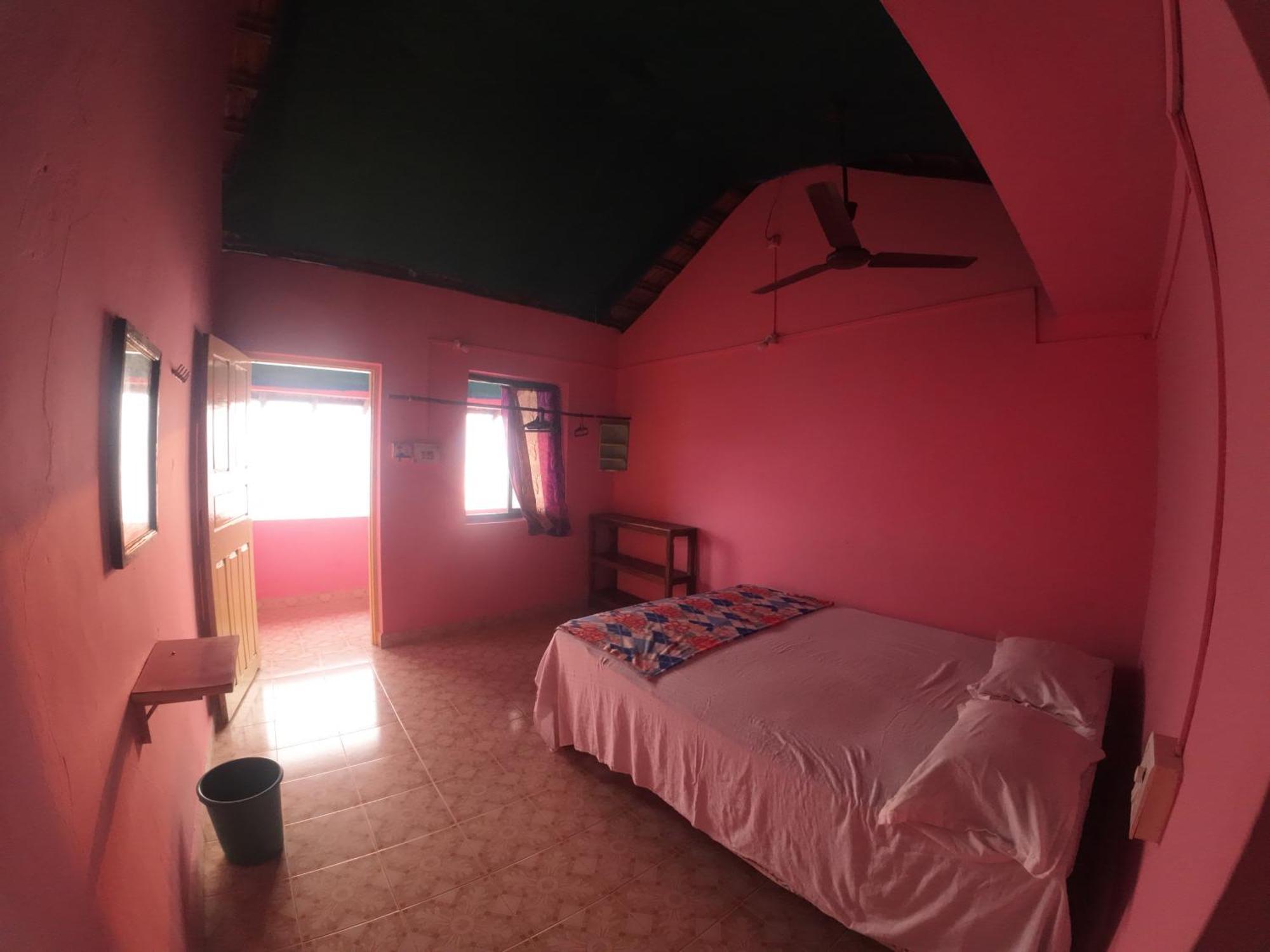 Om Ganesh Guest House Cliffside Arambol Eksteriør billede