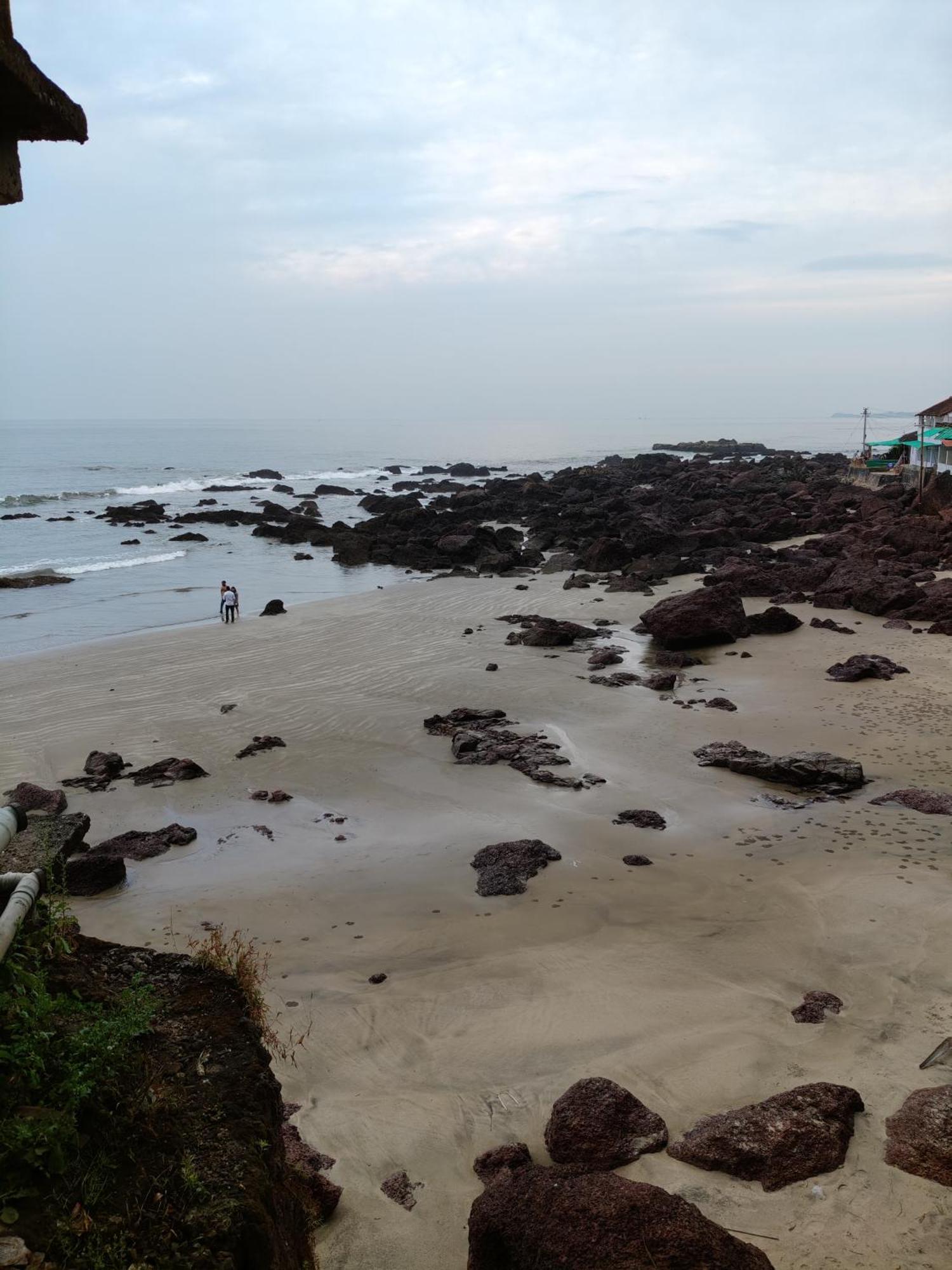 Om Ganesh Guest House Cliffside Arambol Eksteriør billede