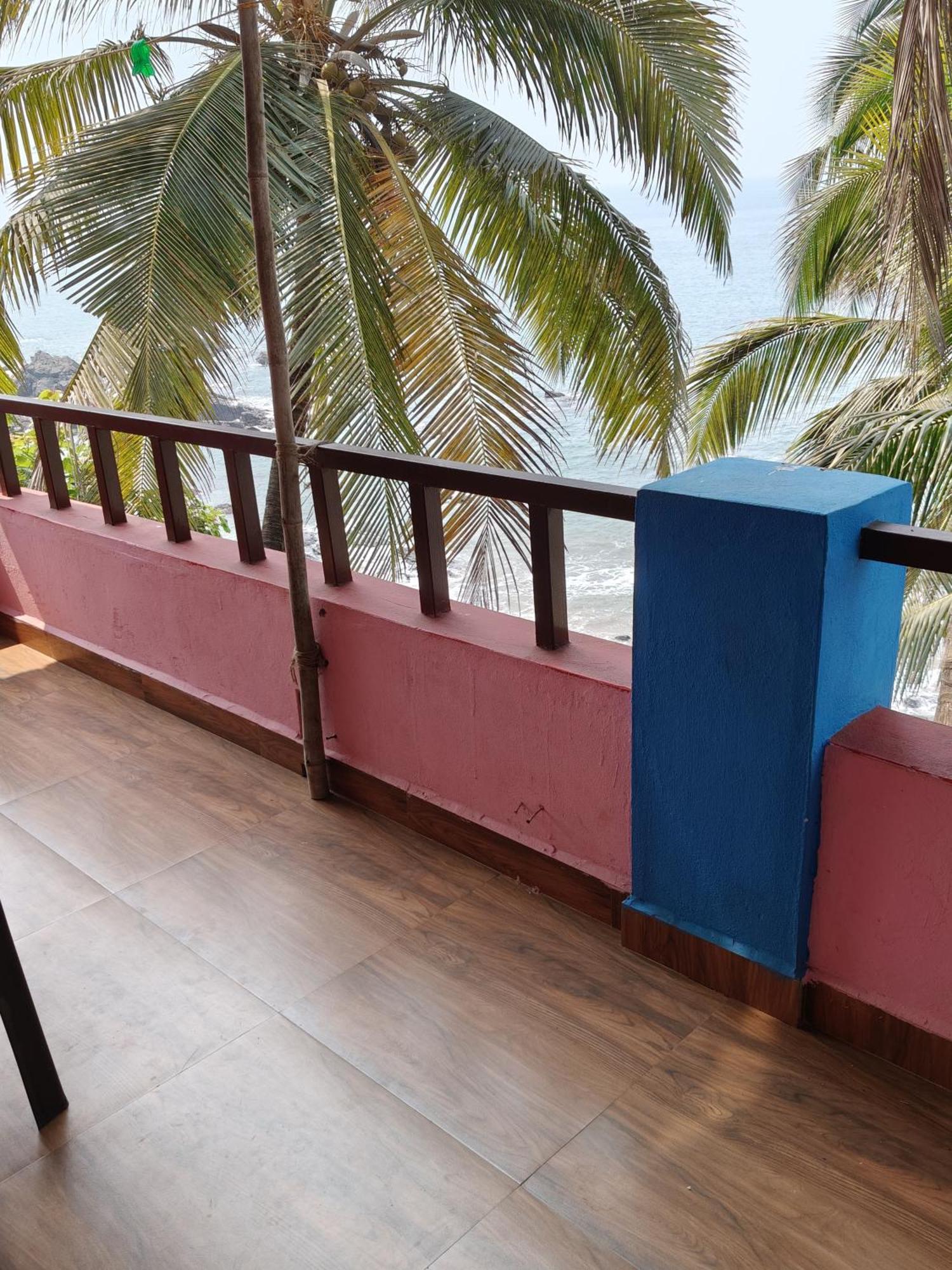 Om Ganesh Guest House Cliffside Arambol Eksteriør billede