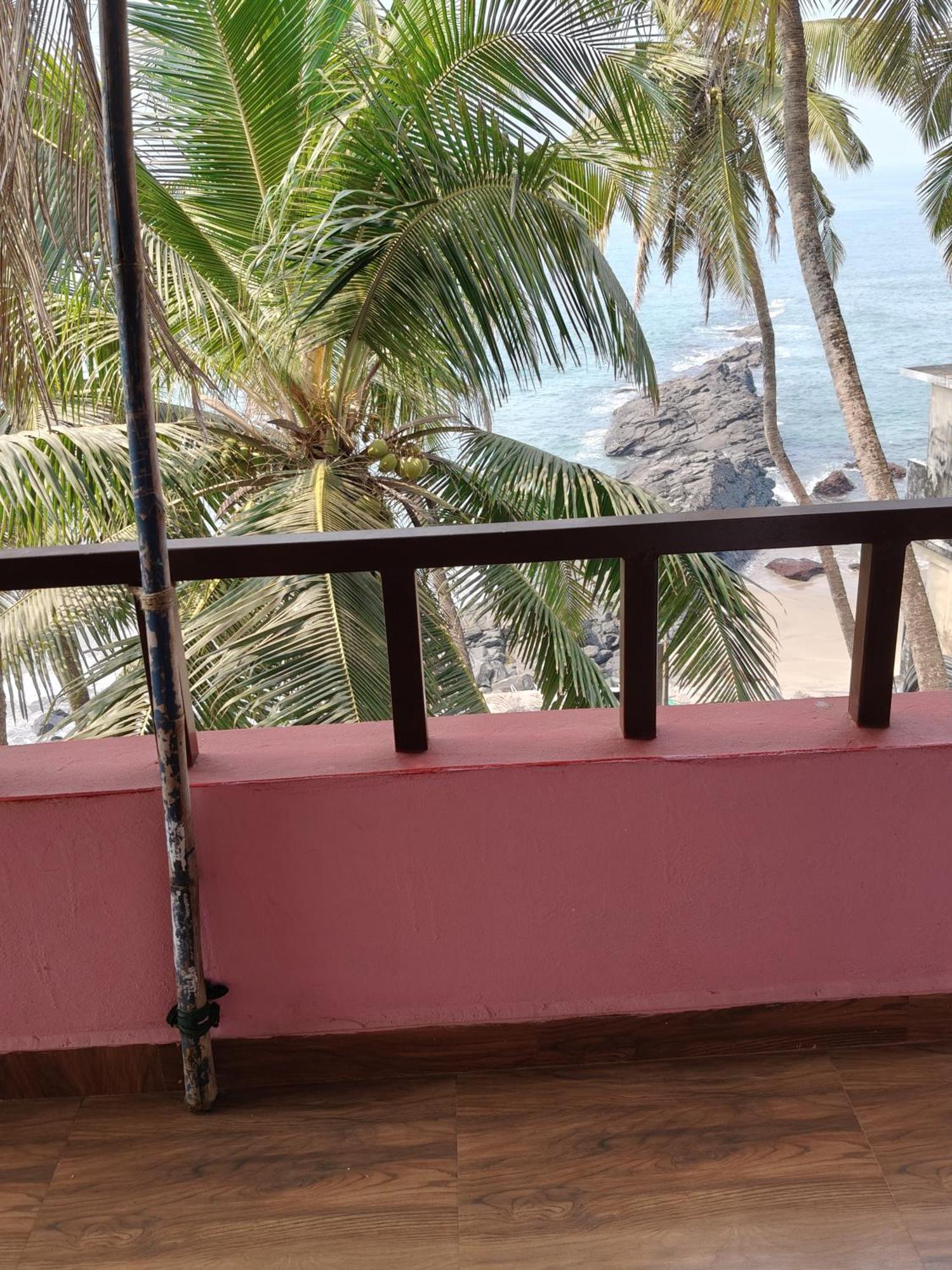 Om Ganesh Guest House Cliffside Arambol Eksteriør billede